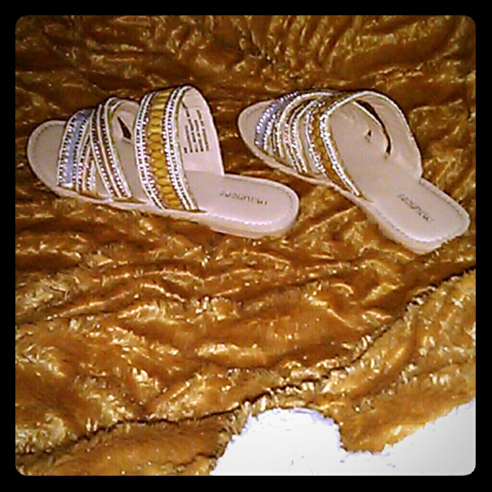 NWOT women's flat sandle